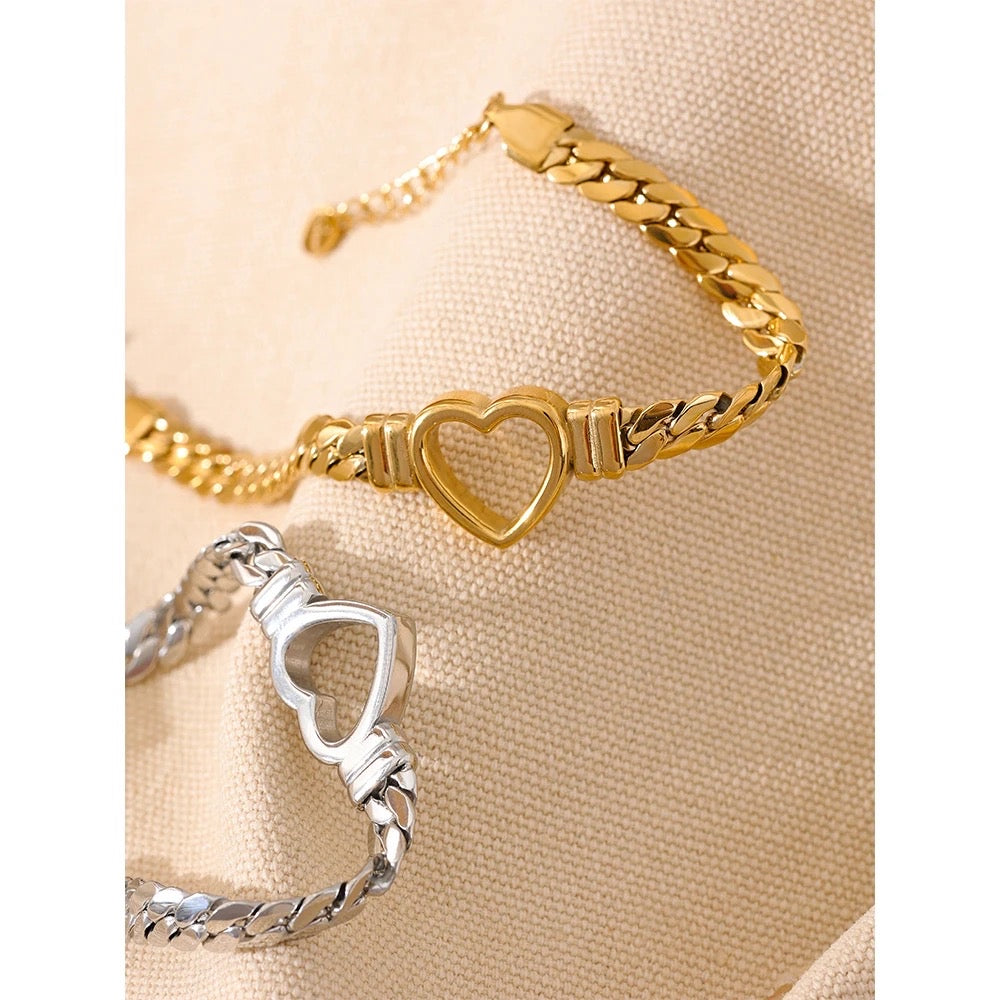 Gold heart bracelet