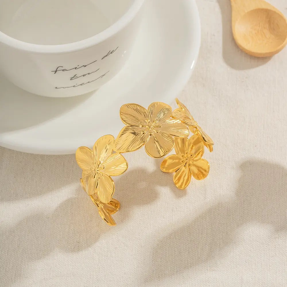Gold flowers cuff bracelet