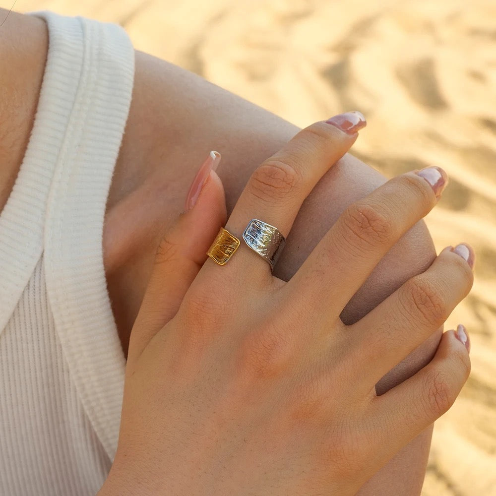 Two tone texture adjustable ring