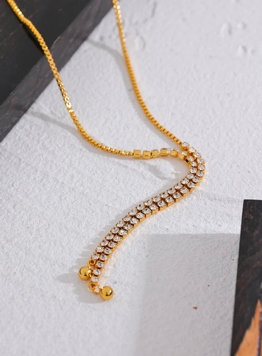 Elegant tassel necklace