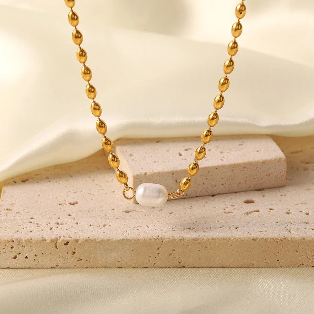 Oval bead pearl necklace and bracelet