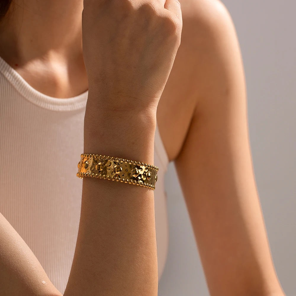Elegant cuff bracelet