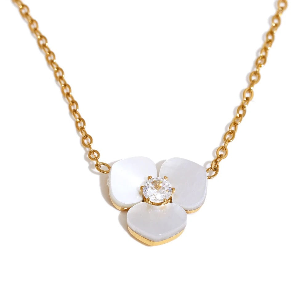 Shell Flower Necklace