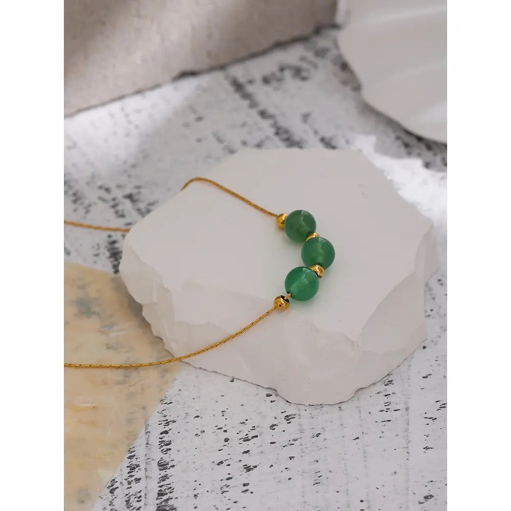 Green natural stone necklace