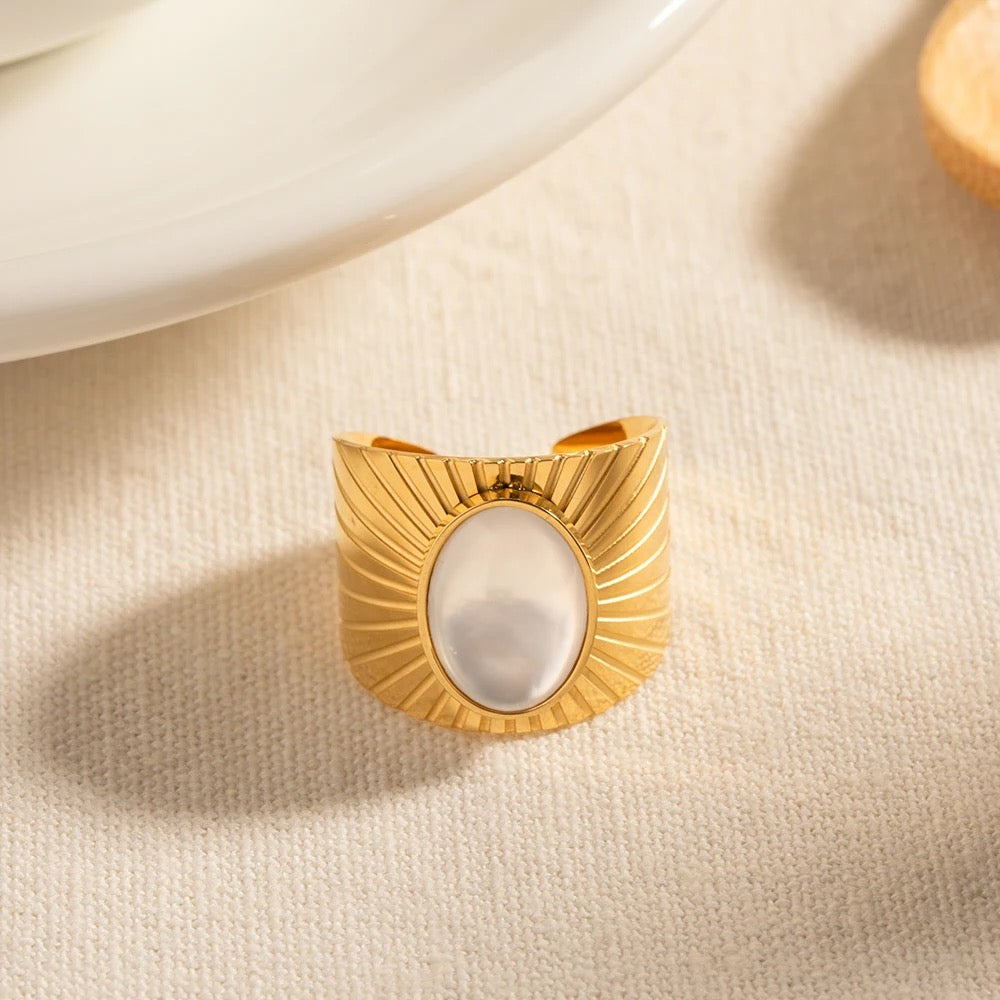 White shell adjustable ring