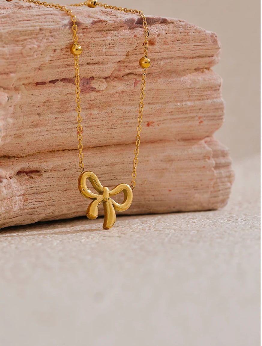 Gold bow pedant necklace