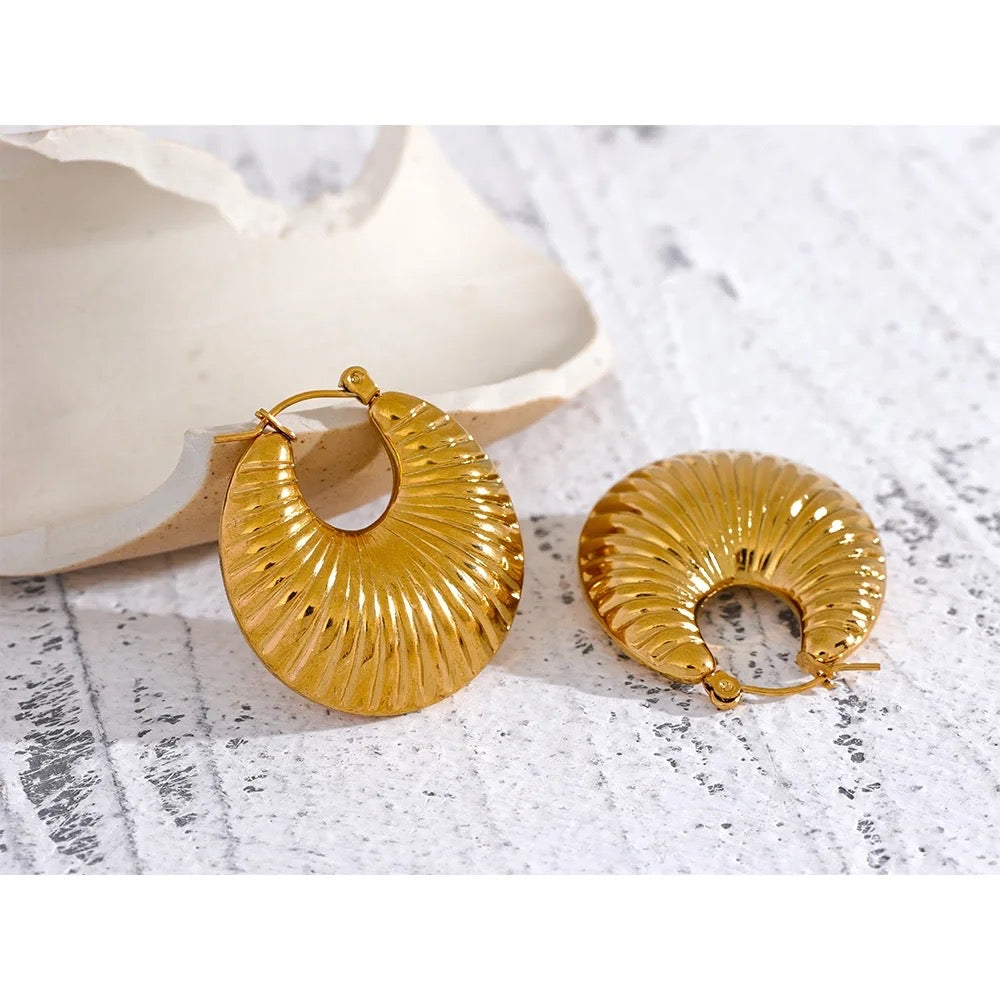 Hollow chunky hoop earrings