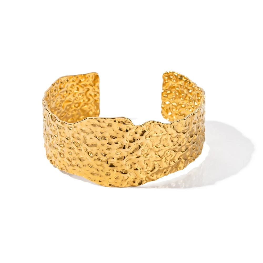 Elegant texture cuff bracelet