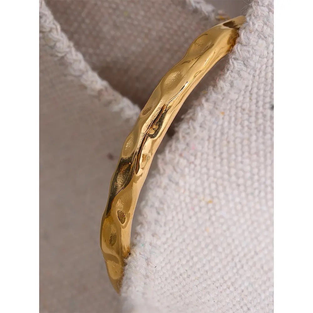 Texture simple cuff bracelet