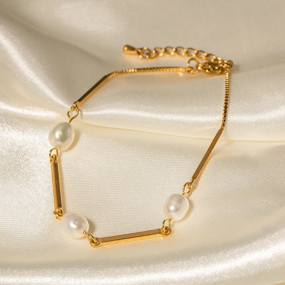 Freshwater pearl bracelet