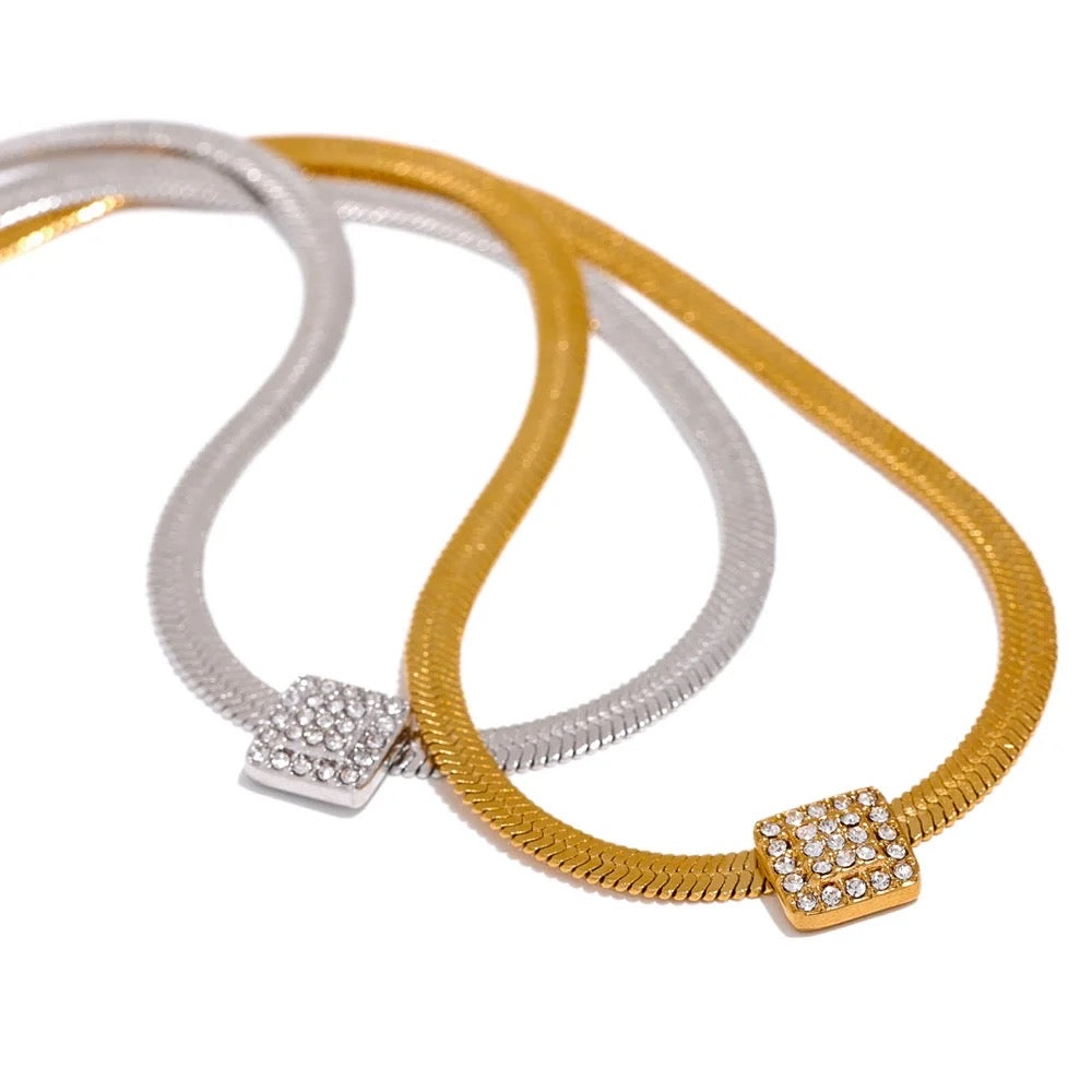 Gold square elegant necklace