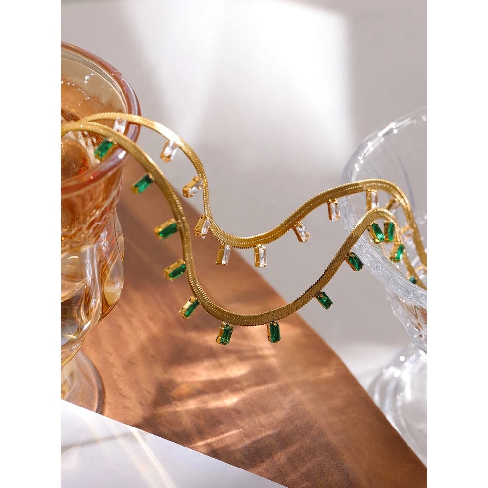 Elegant necklace