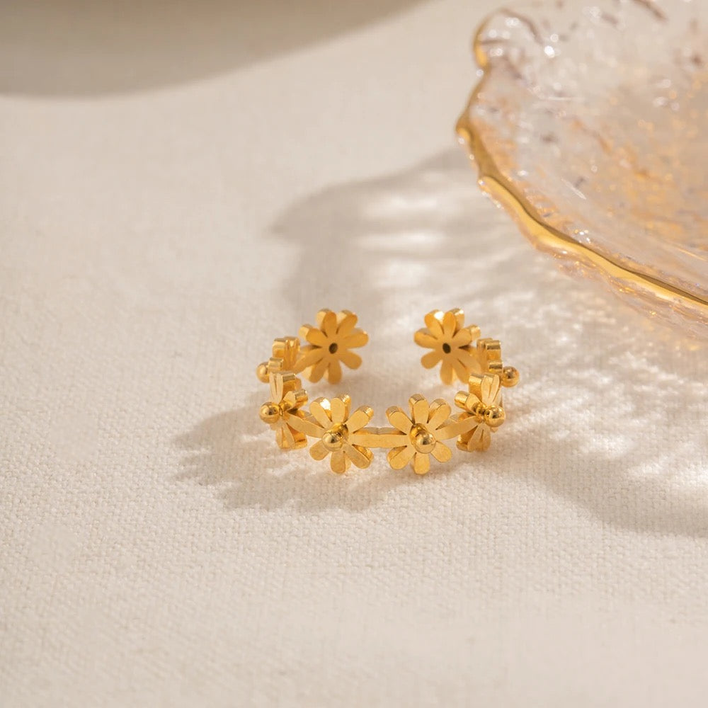 Gold flowers adjustable ring