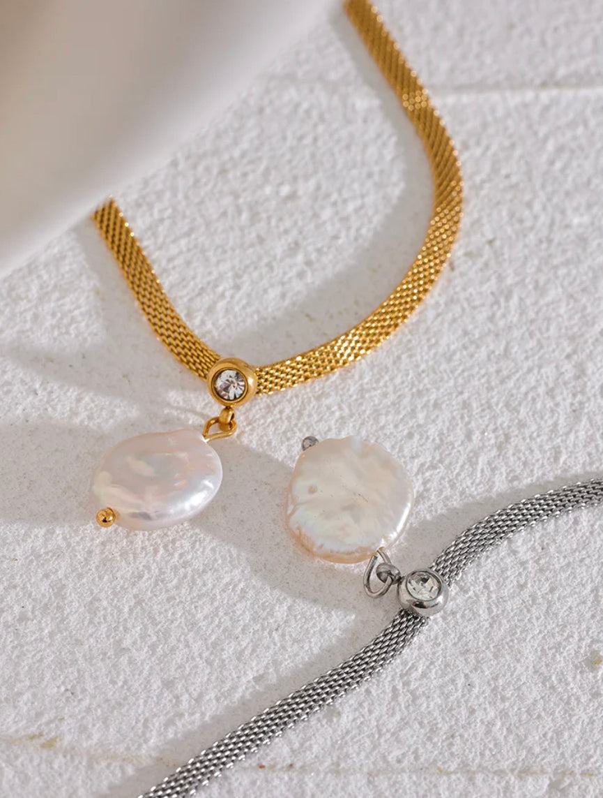 Natural pearl pedant choker