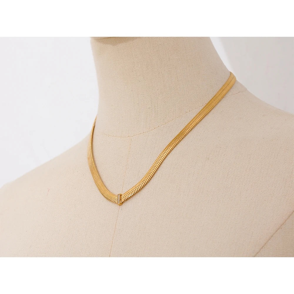 Snake elegant necklace