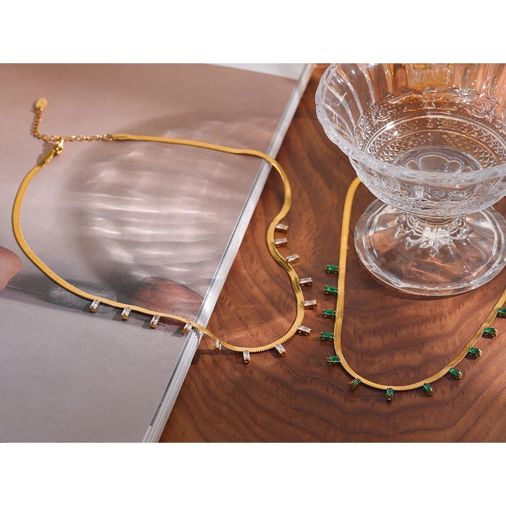 Elegant necklace
