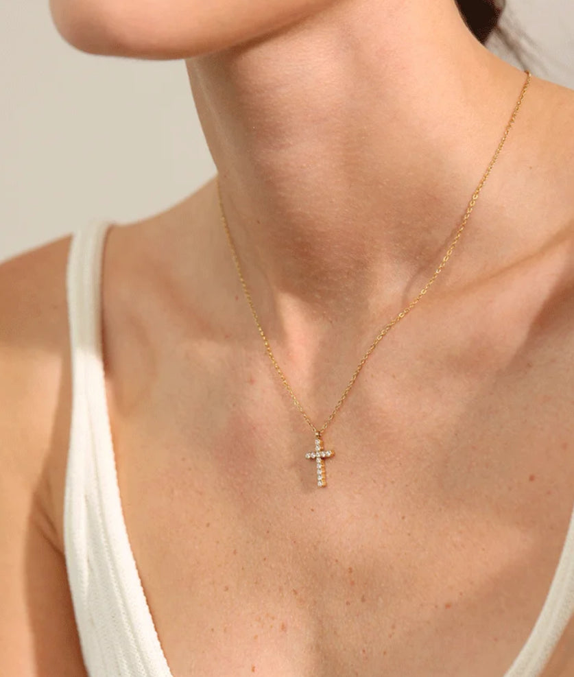 Cross pedant necklace