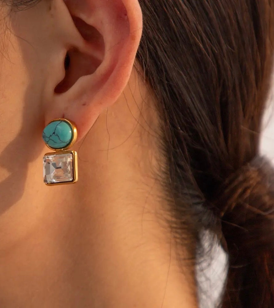 Elegant turquoise stud earrings