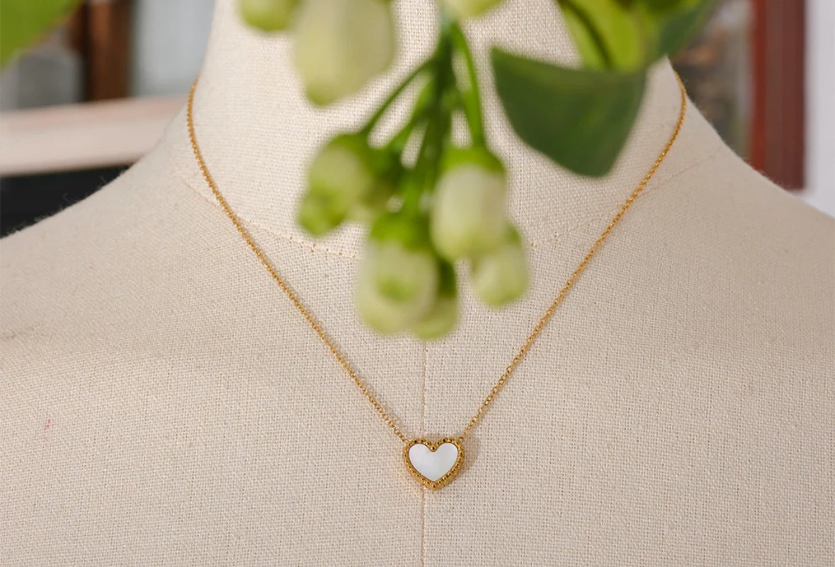 Shell heart pedant necklace