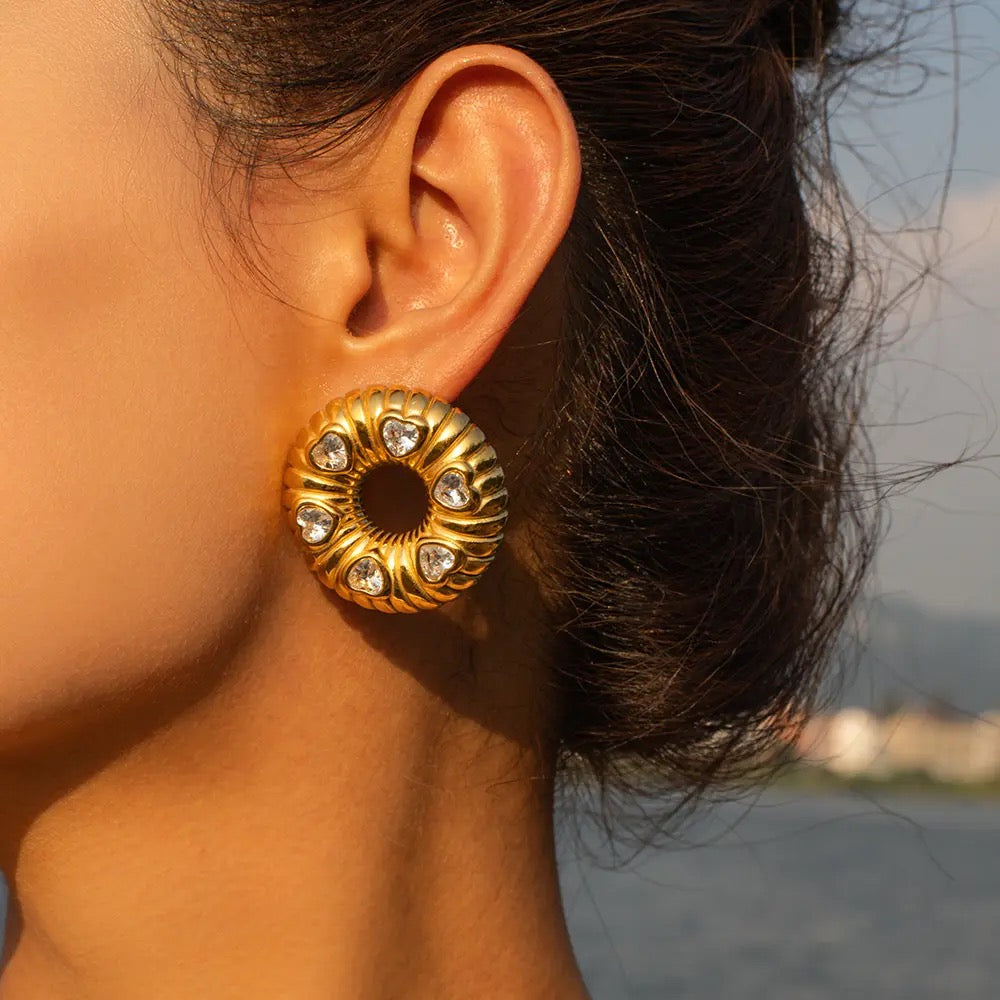 Inlaid heart stud earrings