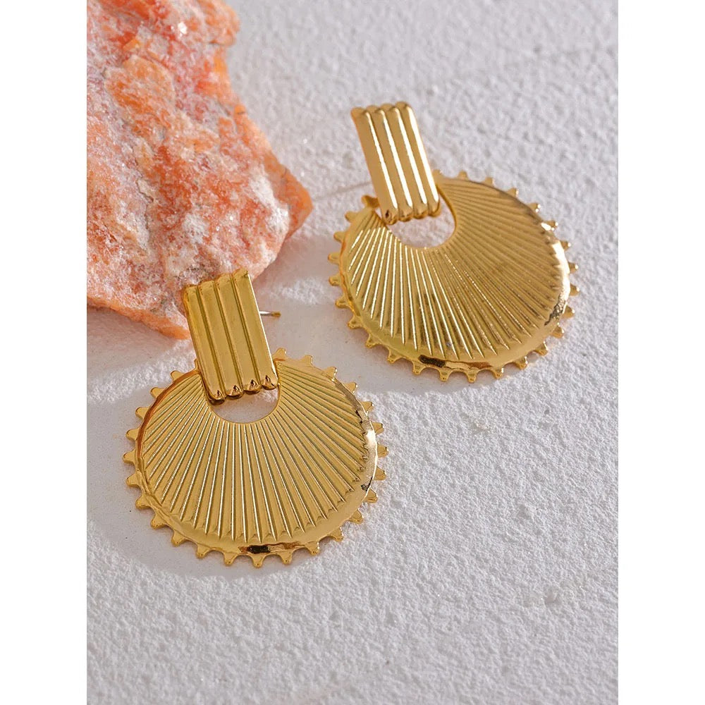 Round statement earrings