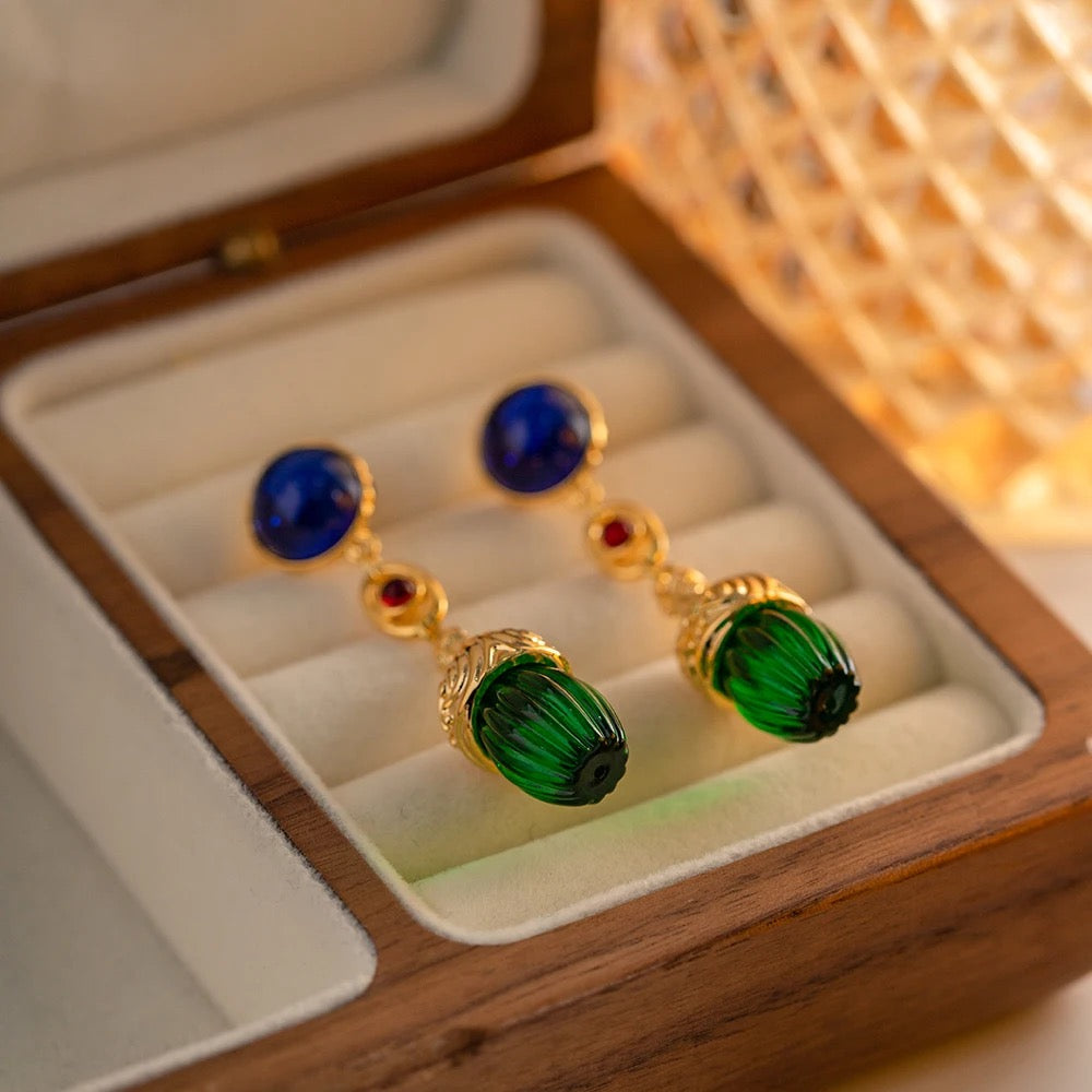 Elegant drop earring