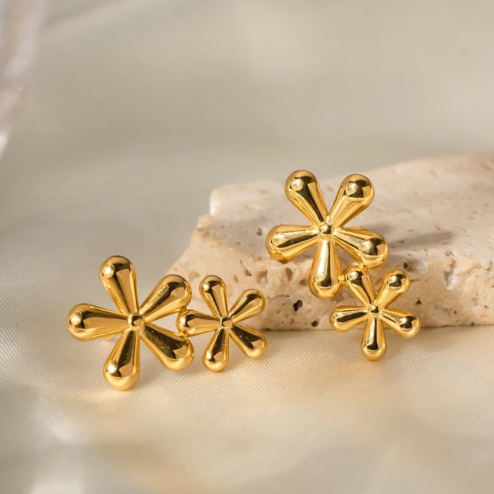 Double flower stud earrings