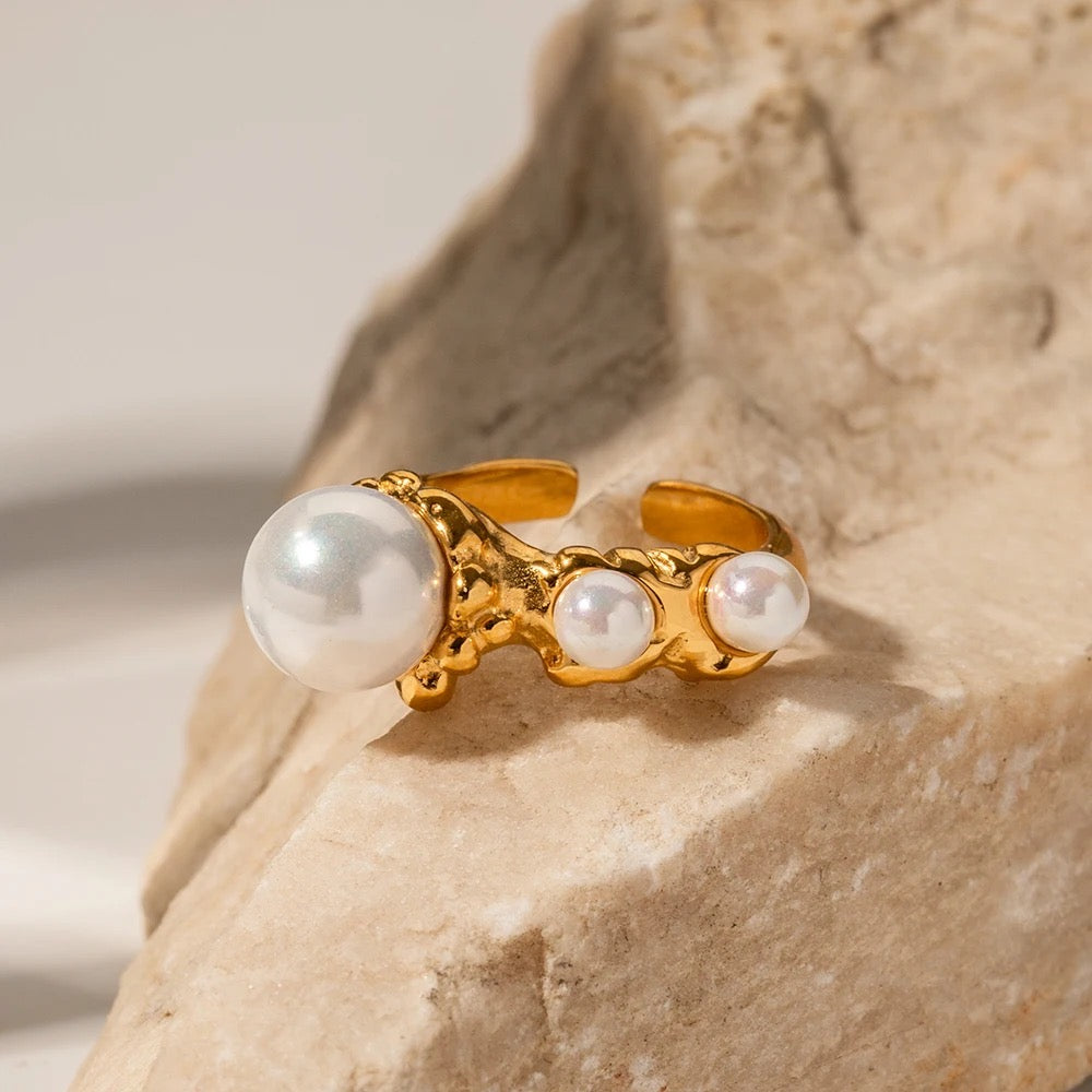 Elegant pearl adjustable ring