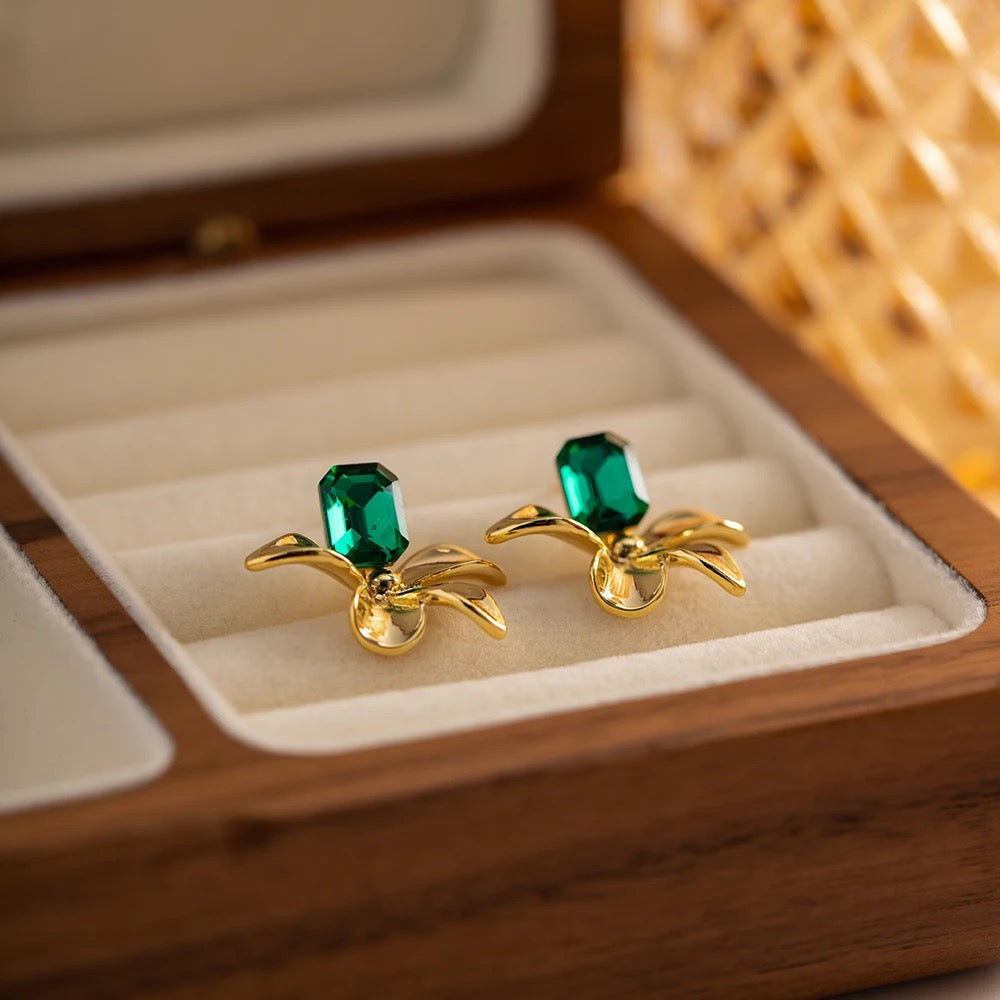 Flower stud earring