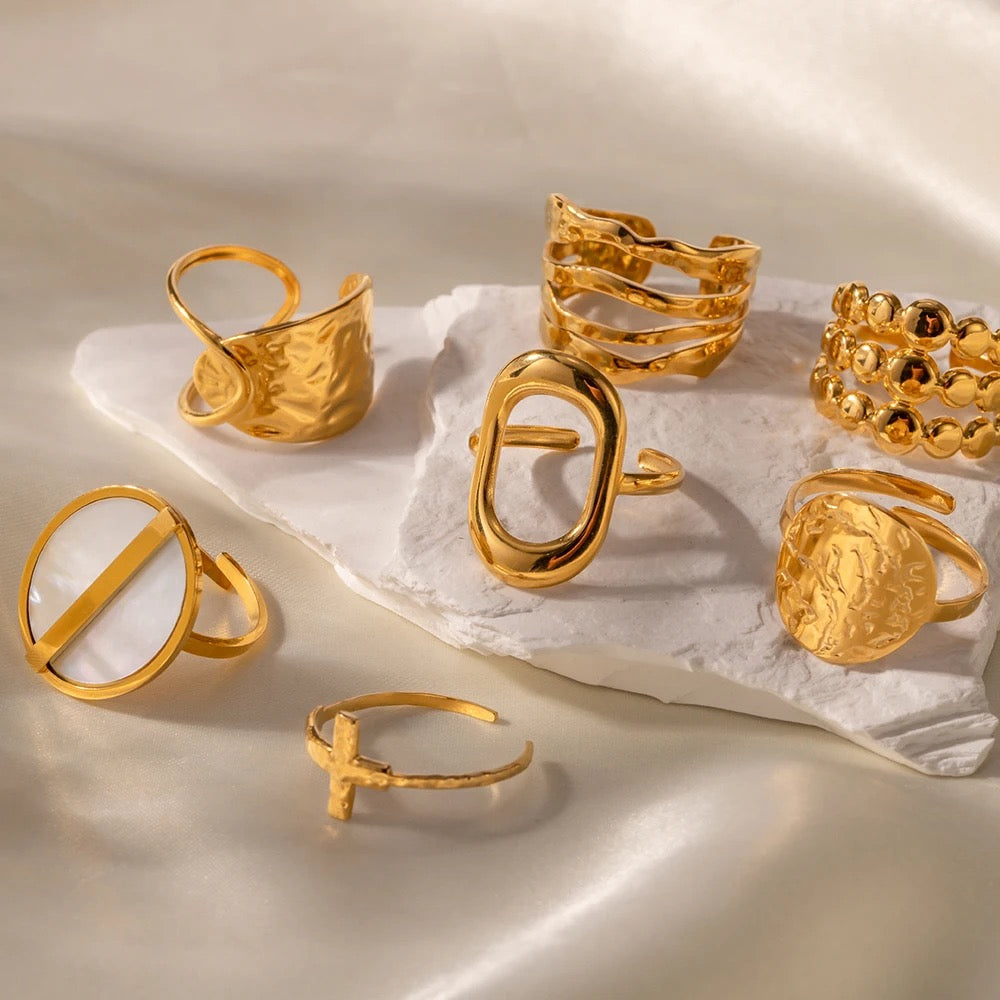 Retro style adjustable ring