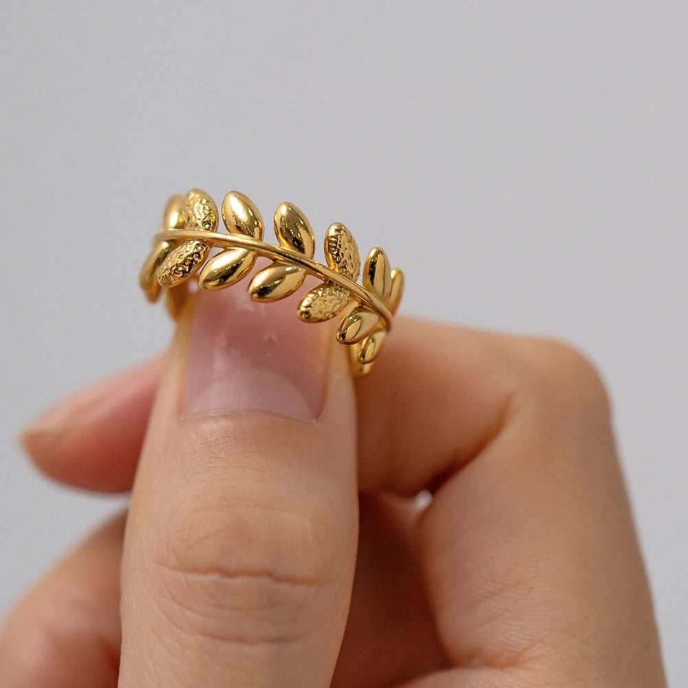 Leaf adjustable ring