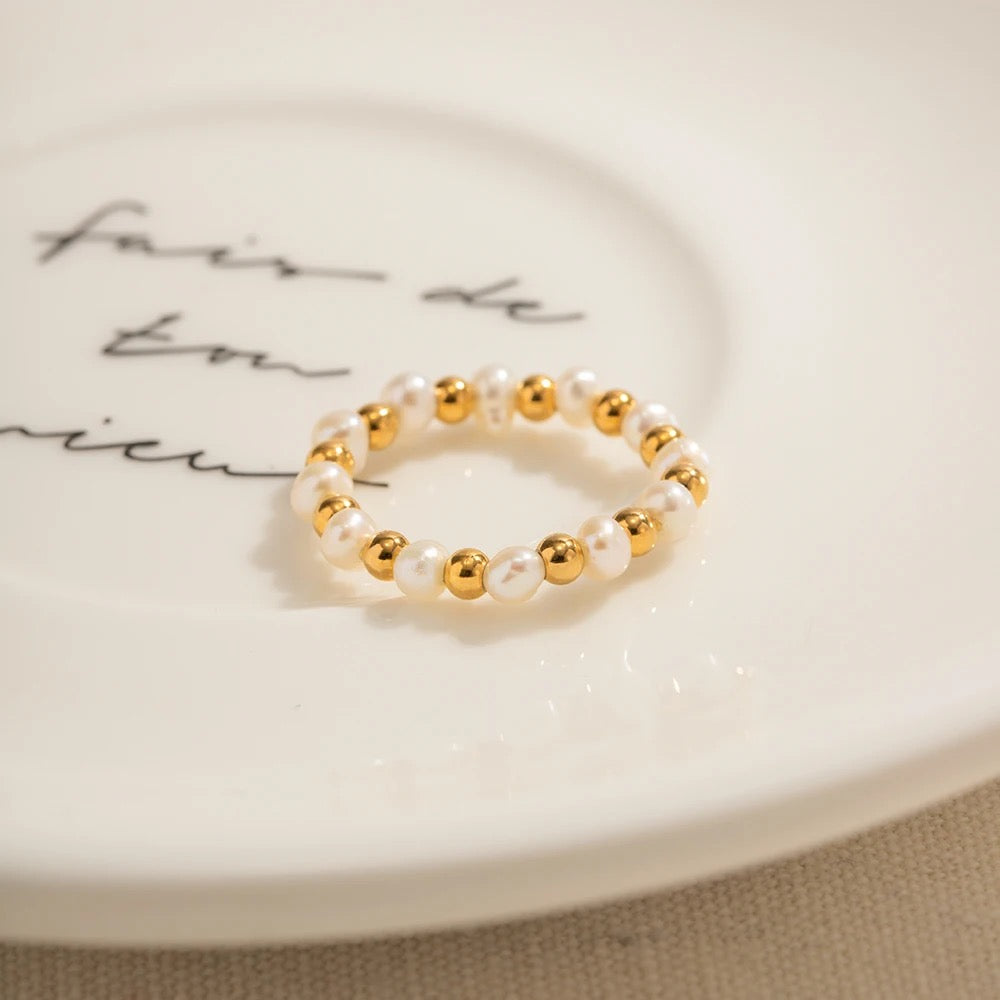 Elastic pearl and bead ring