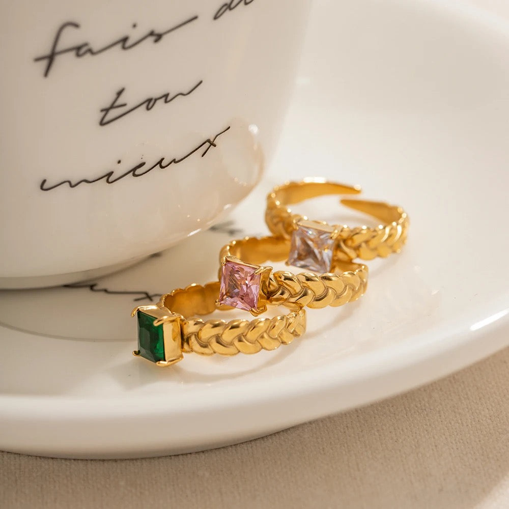 Elegant adjustable ring