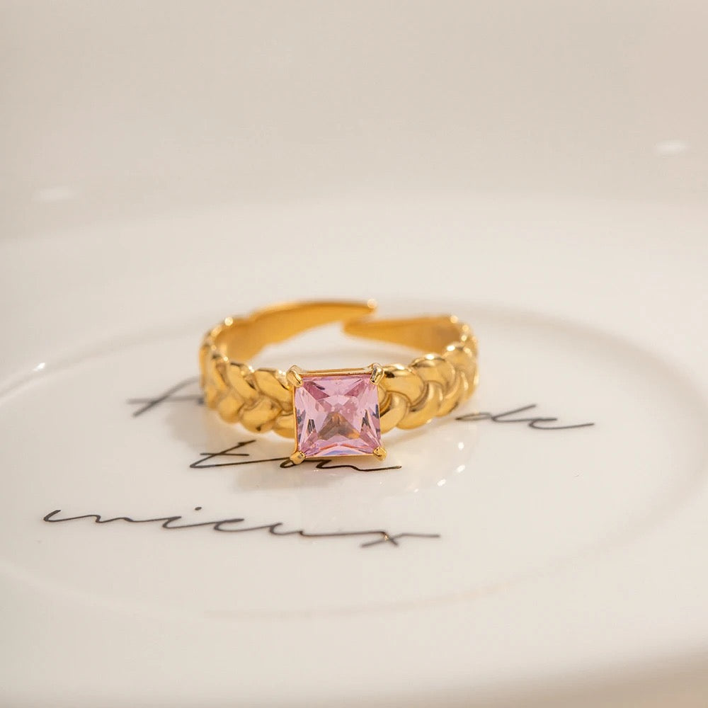 Elegant adjustable ring