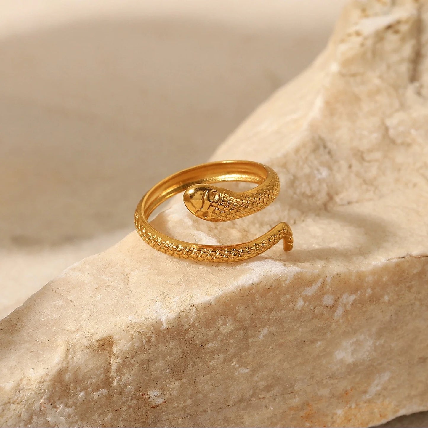 Snake adjustable ring