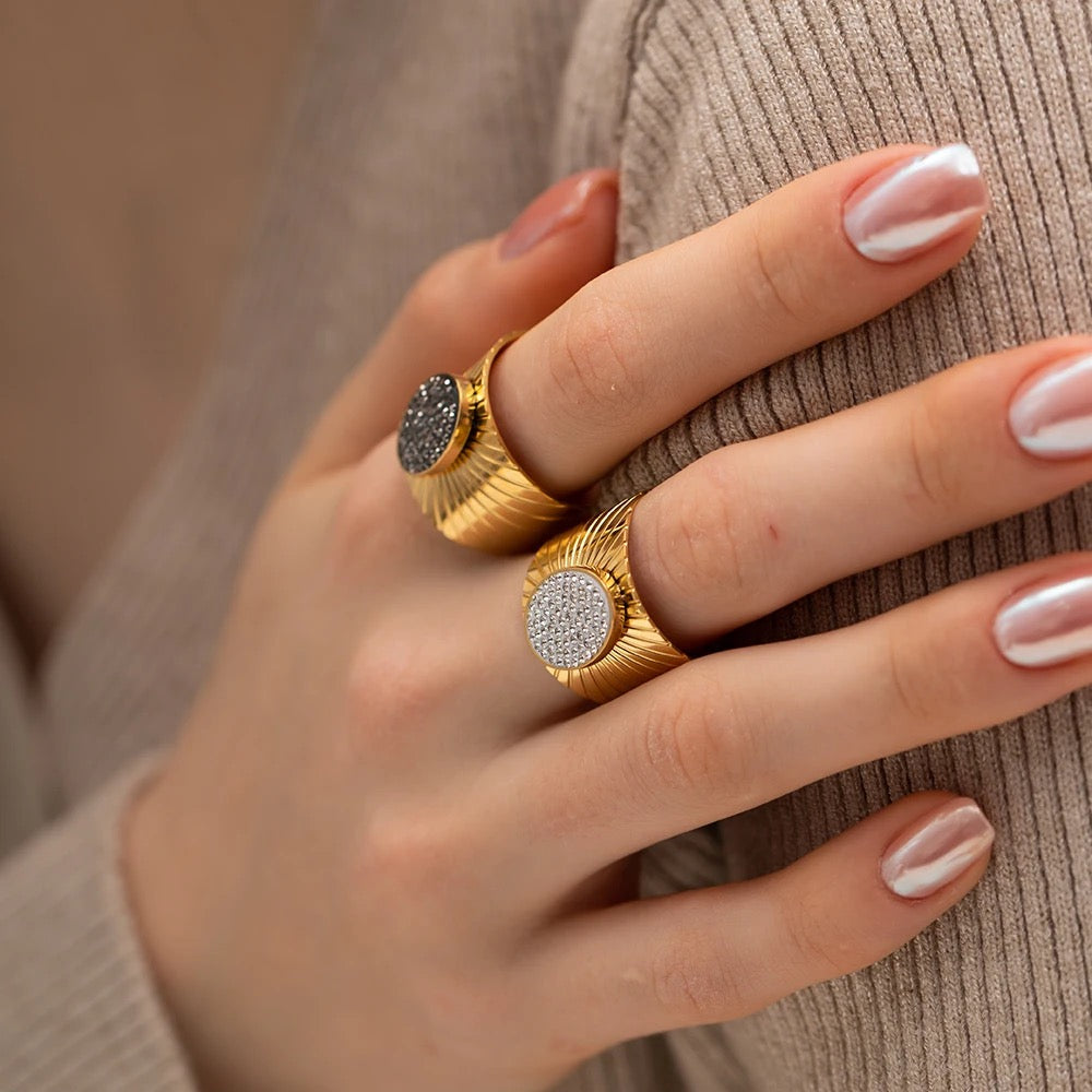 Elegant adjustable ring