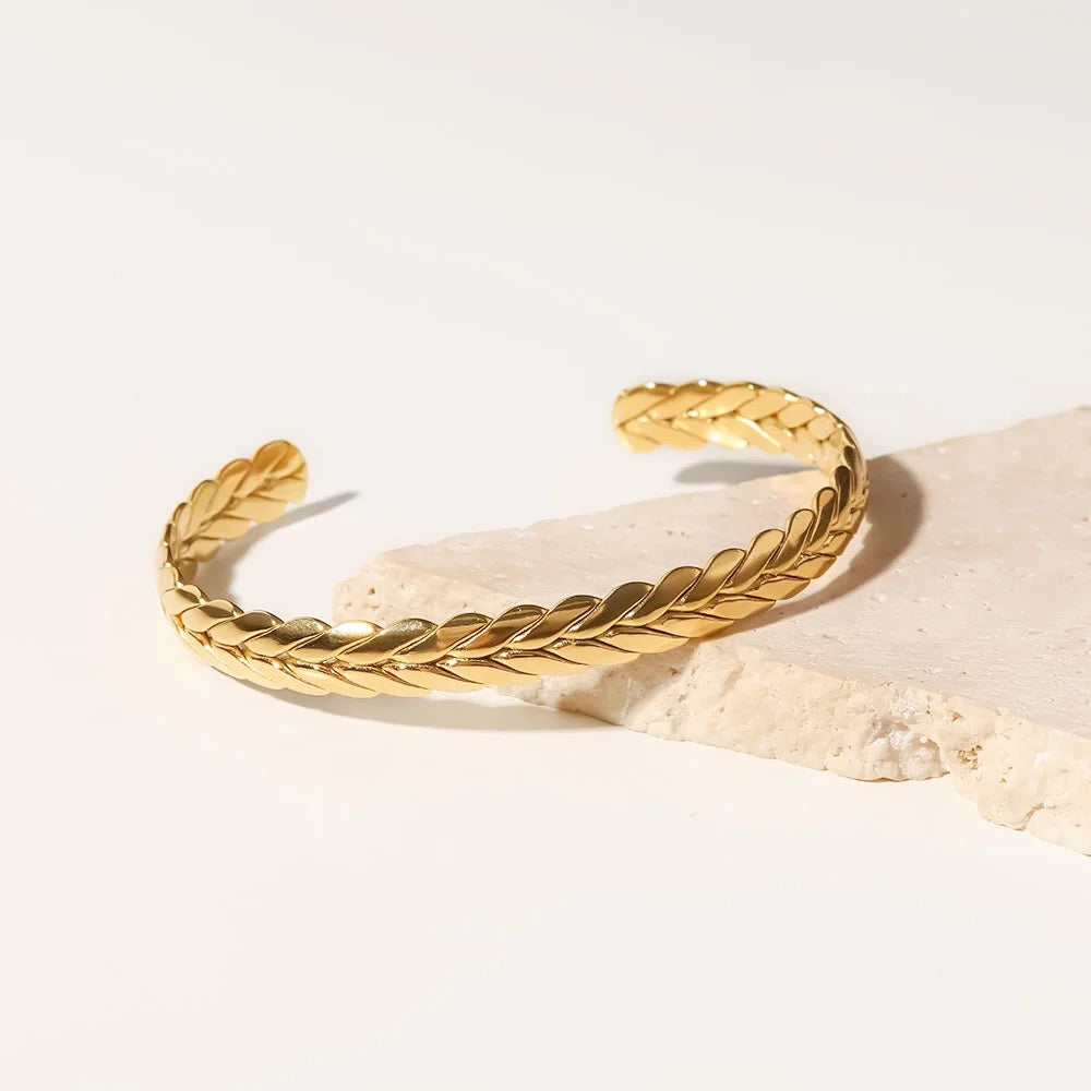 Elegant cuff bracelet