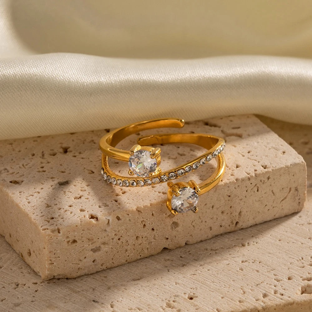Elegant crossed adjustable ring