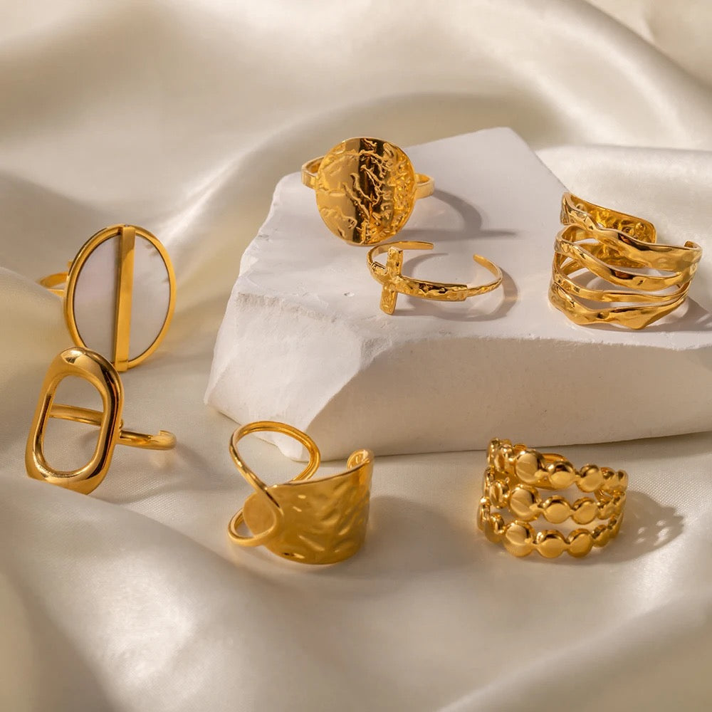 Retro style adjustable ring