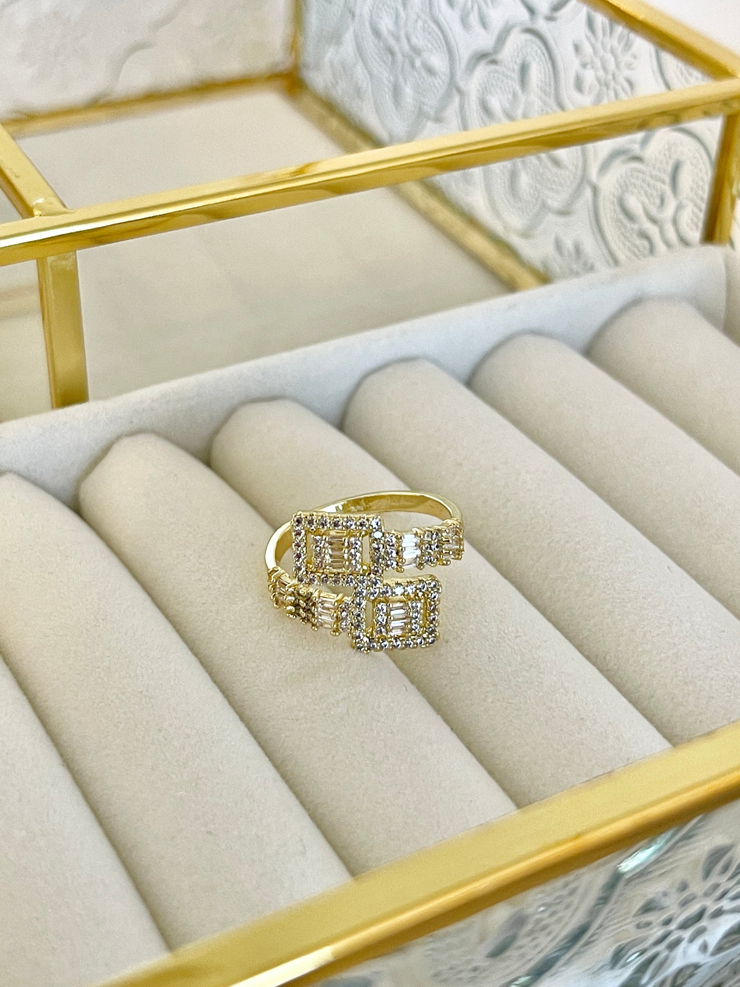 Elegant ring
