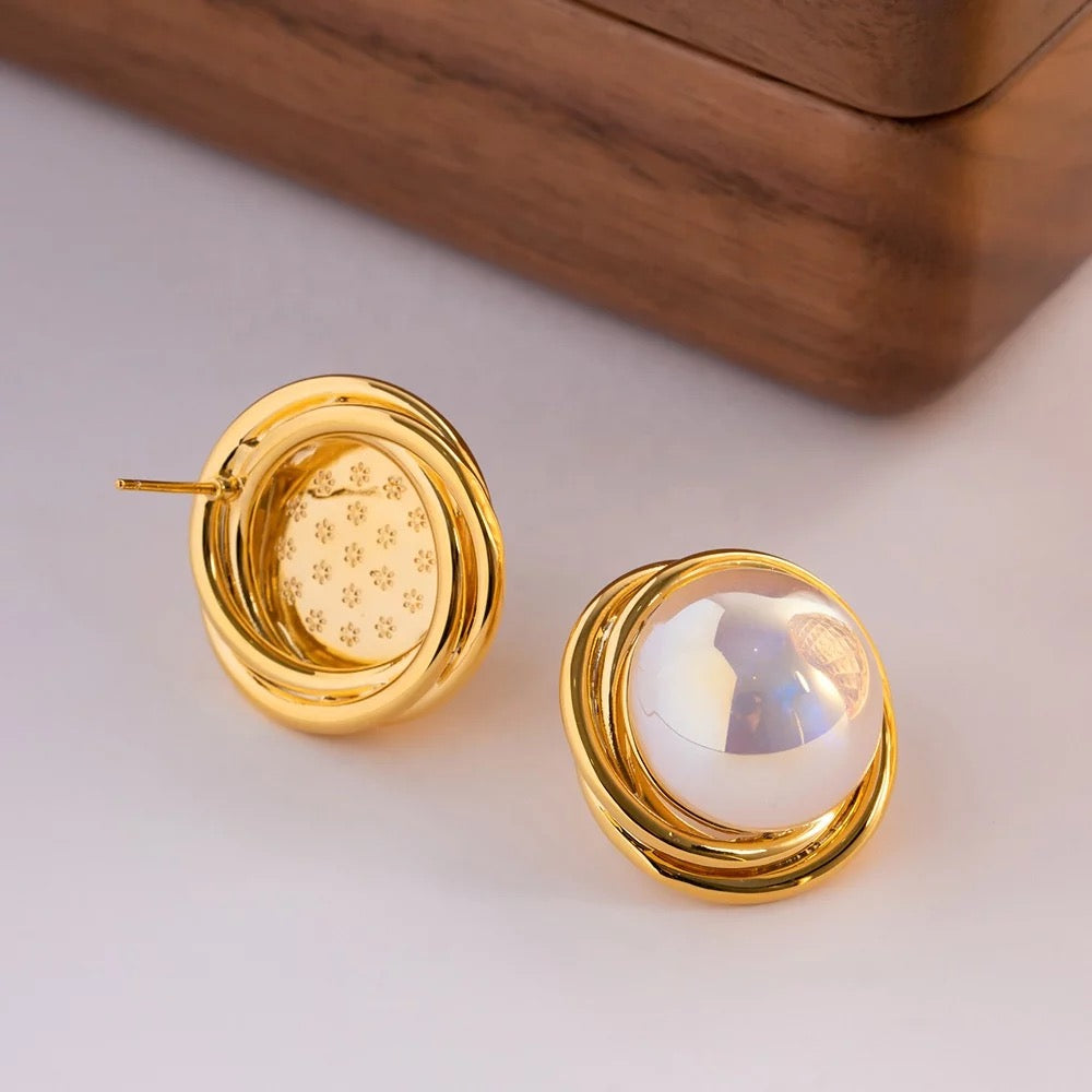 High light Pearl stud earrings