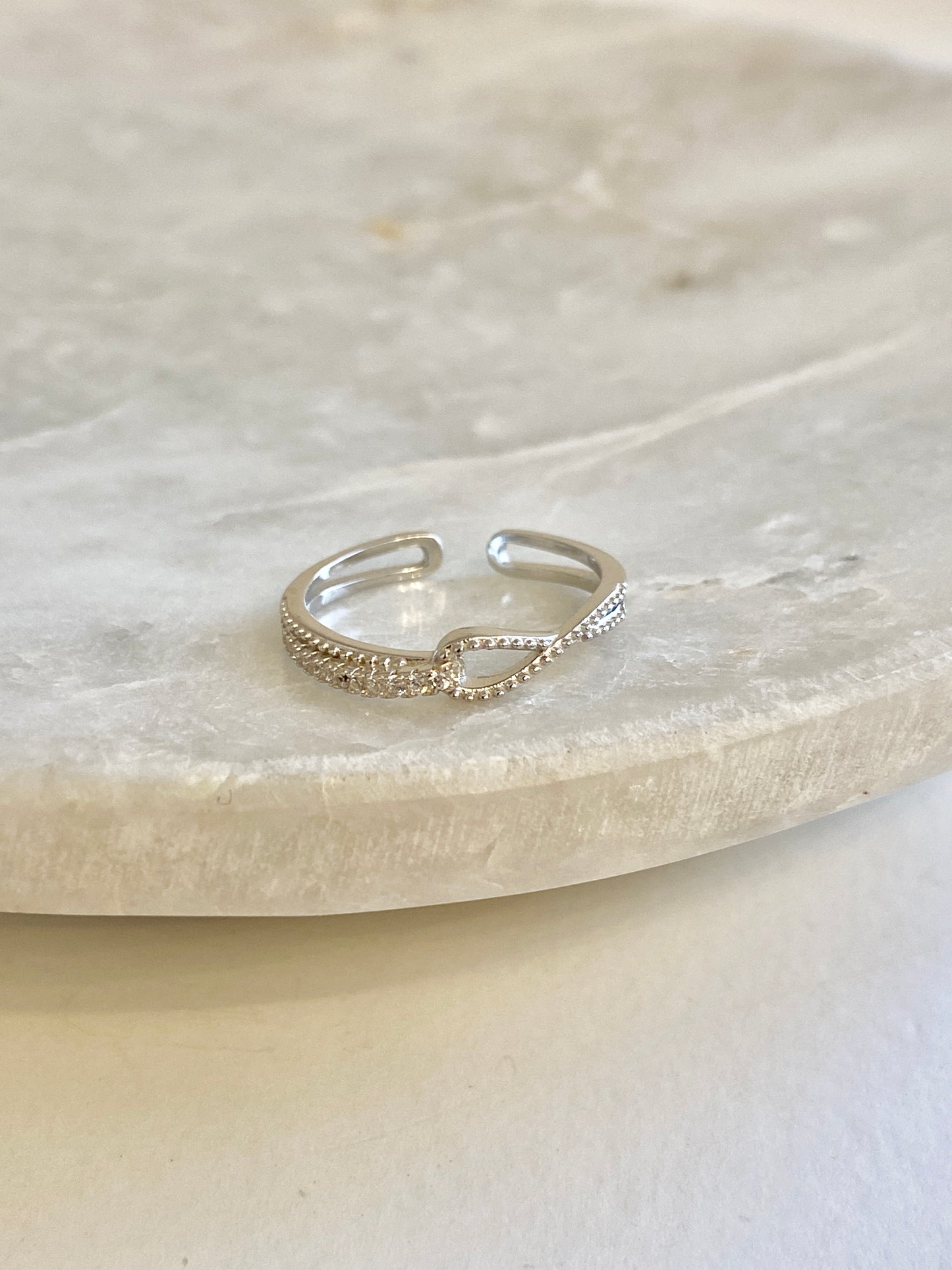 Simple adjustable ring