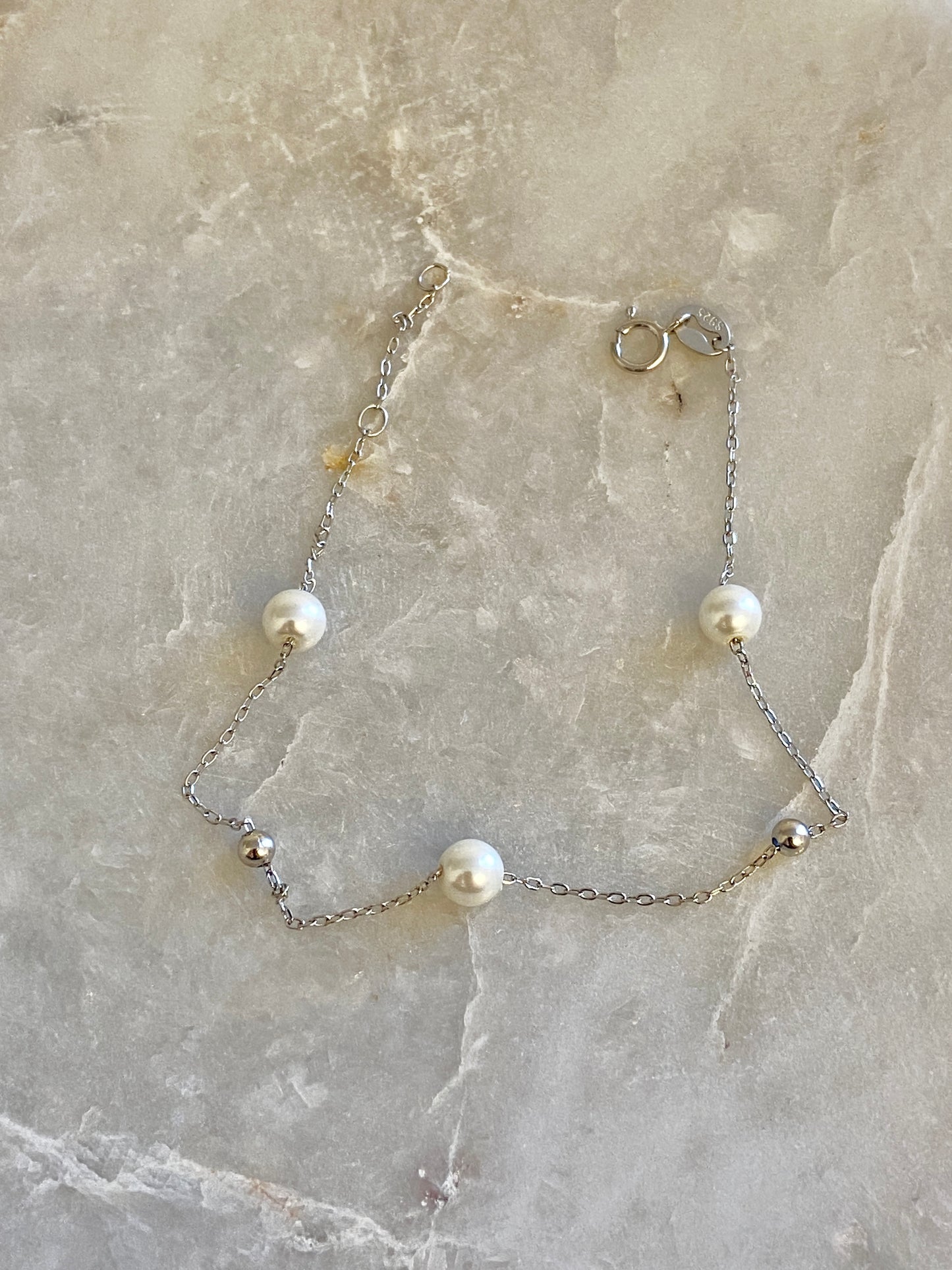 Pearl bracelet