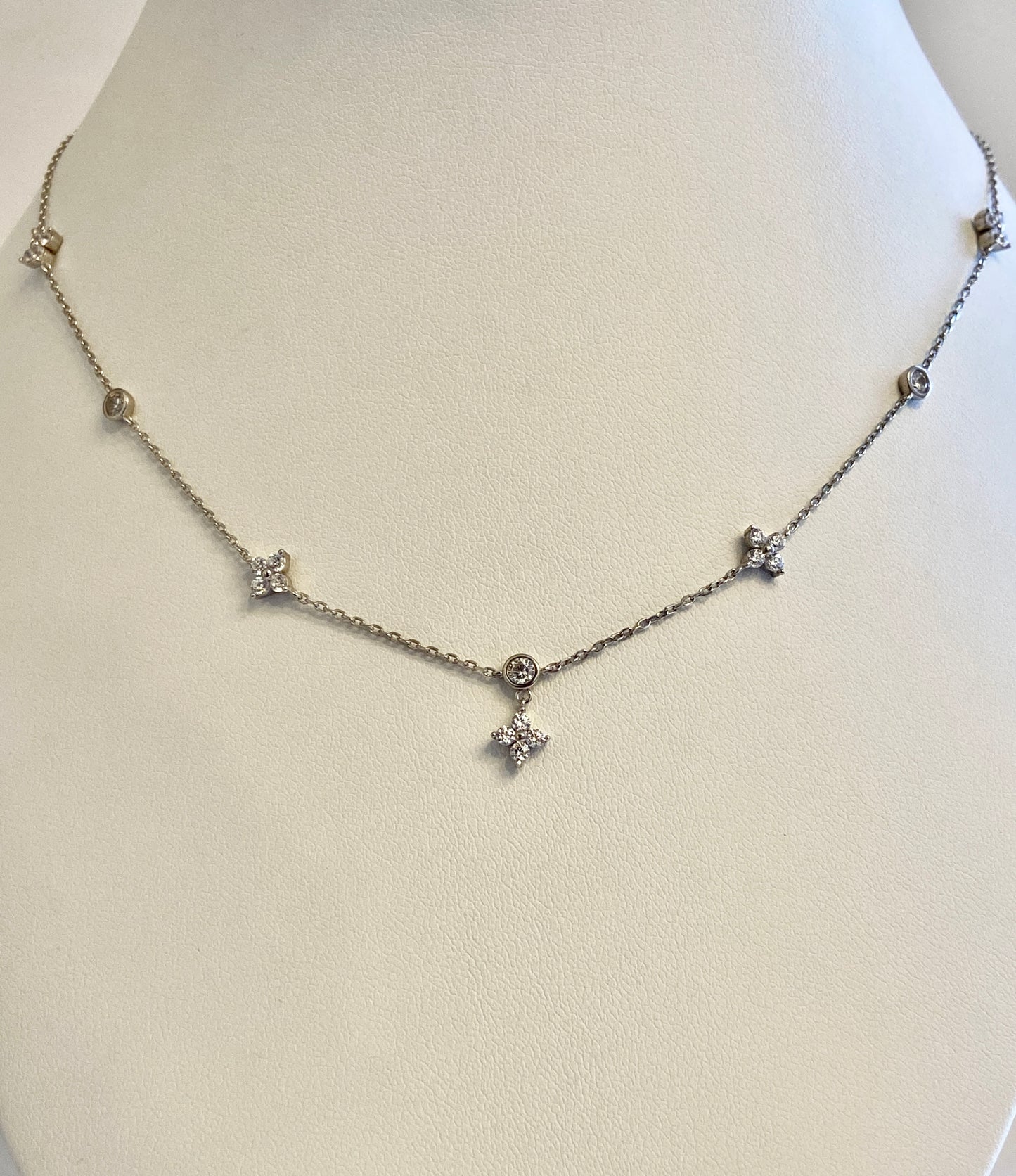 Delicate clover necklace
