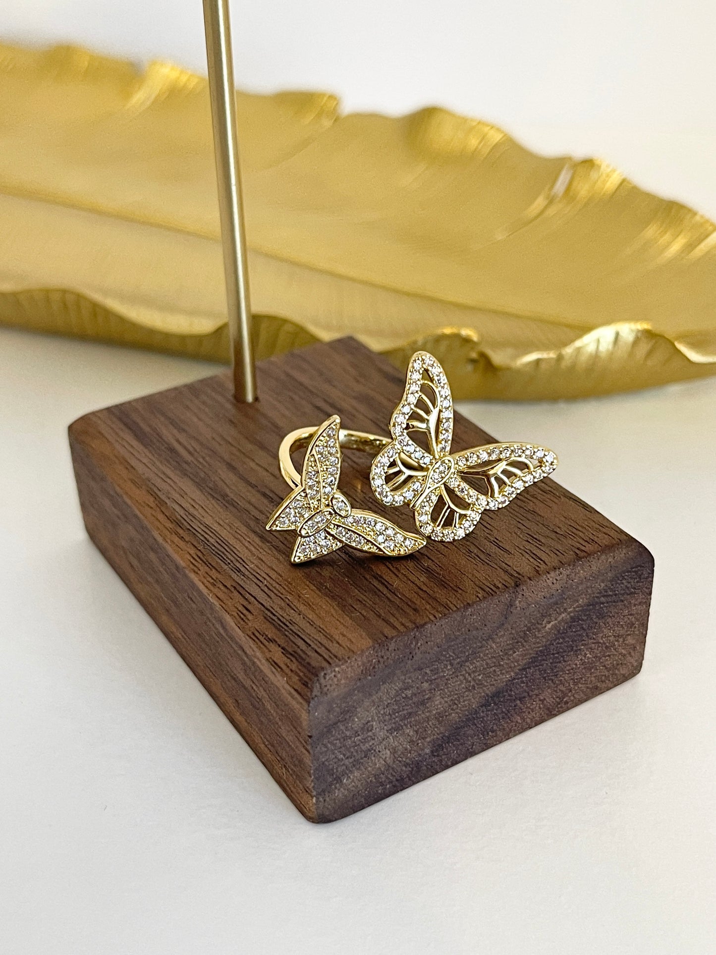 Double butterfly ring