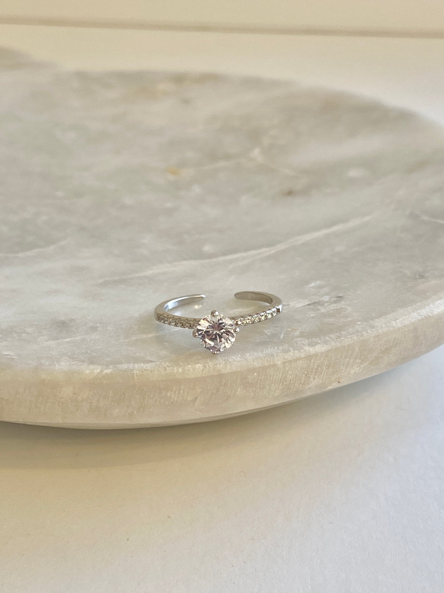 Stone adjustable ring