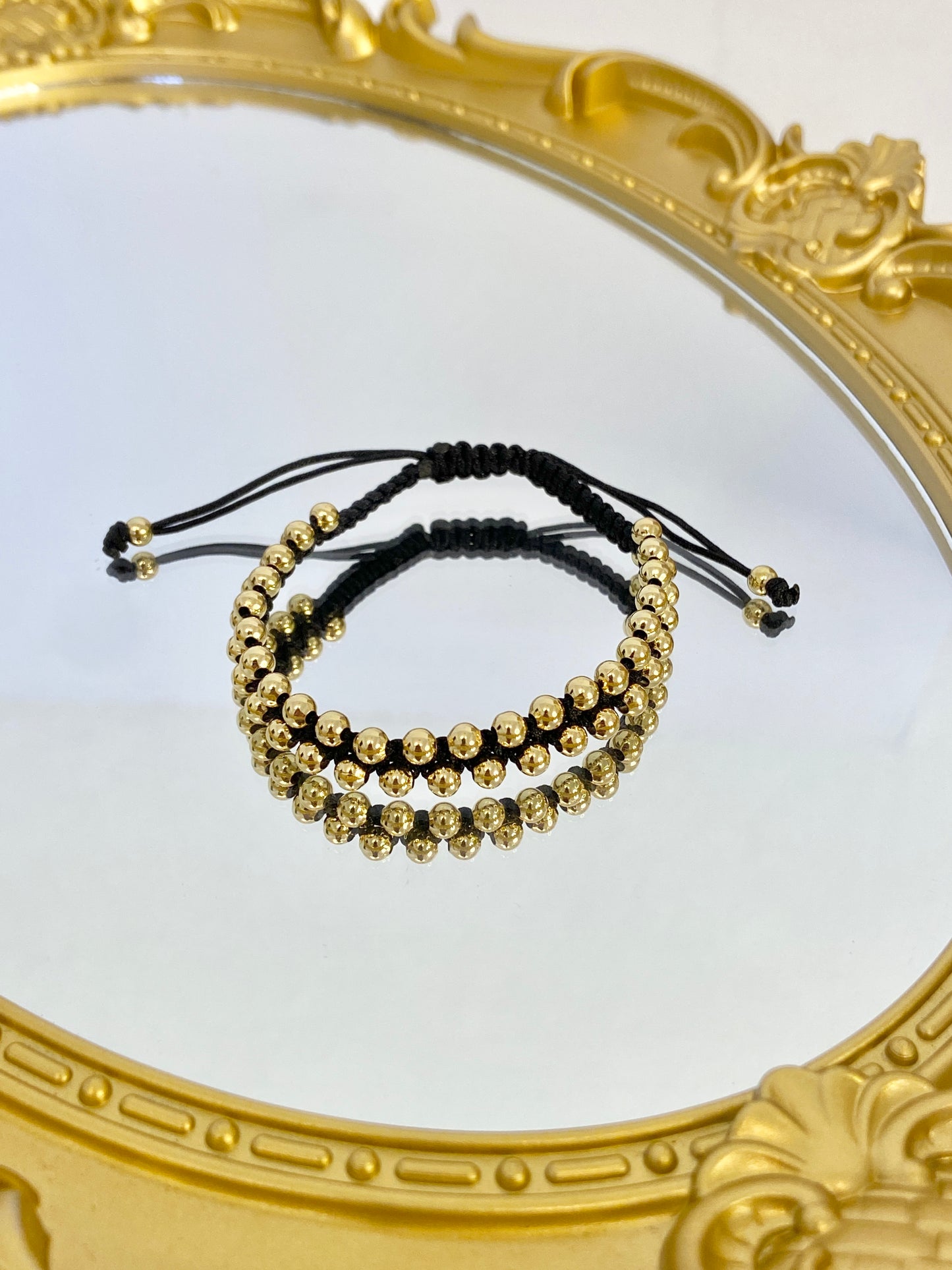 Beads string bracelet