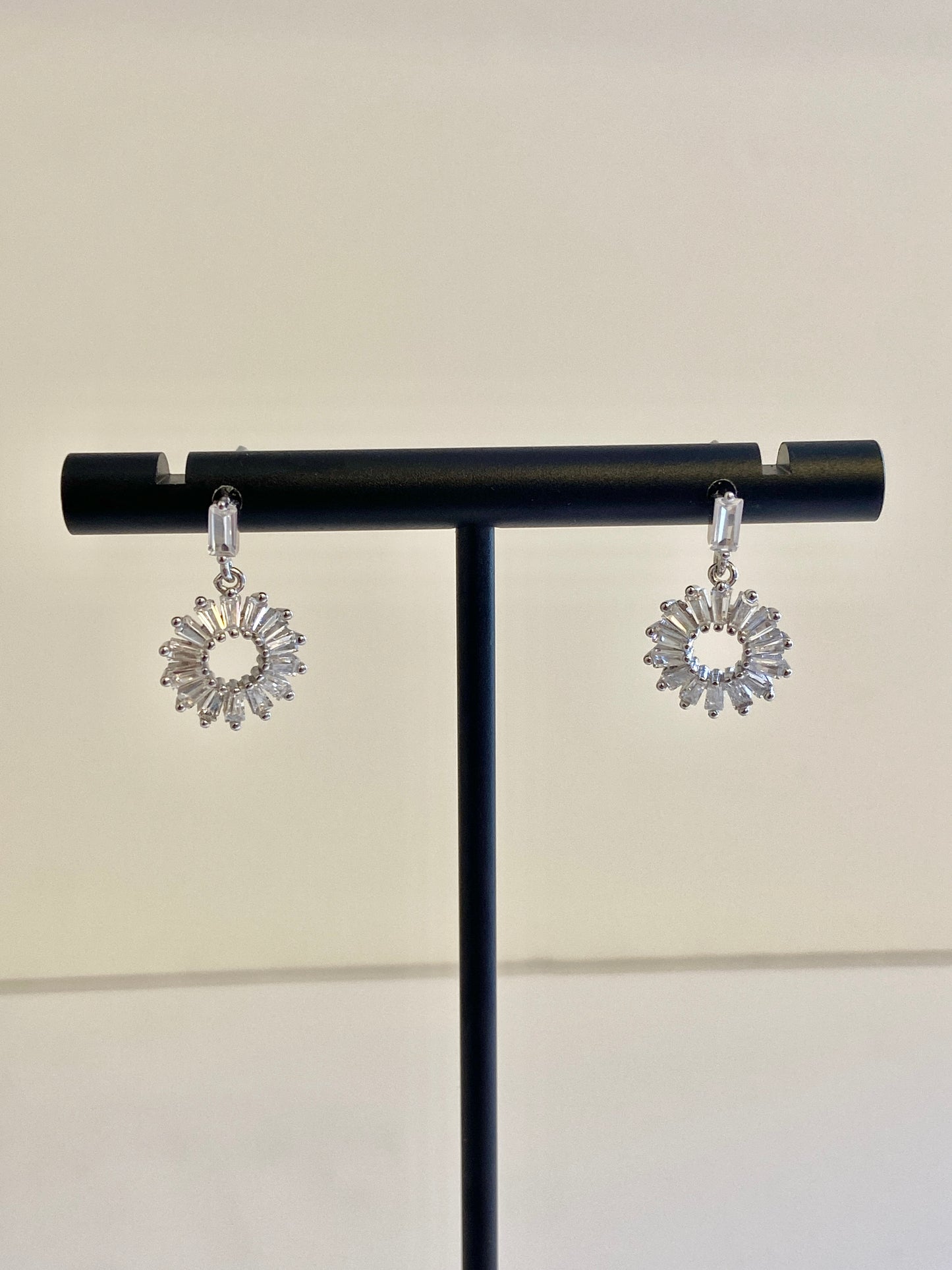 Elegant stud earrings