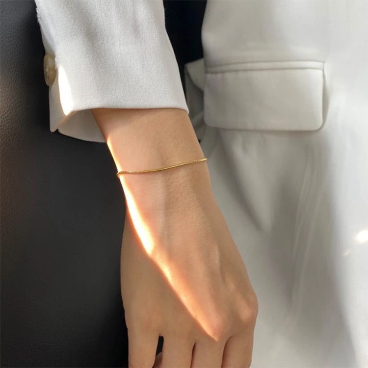Dainty chain bracelet
