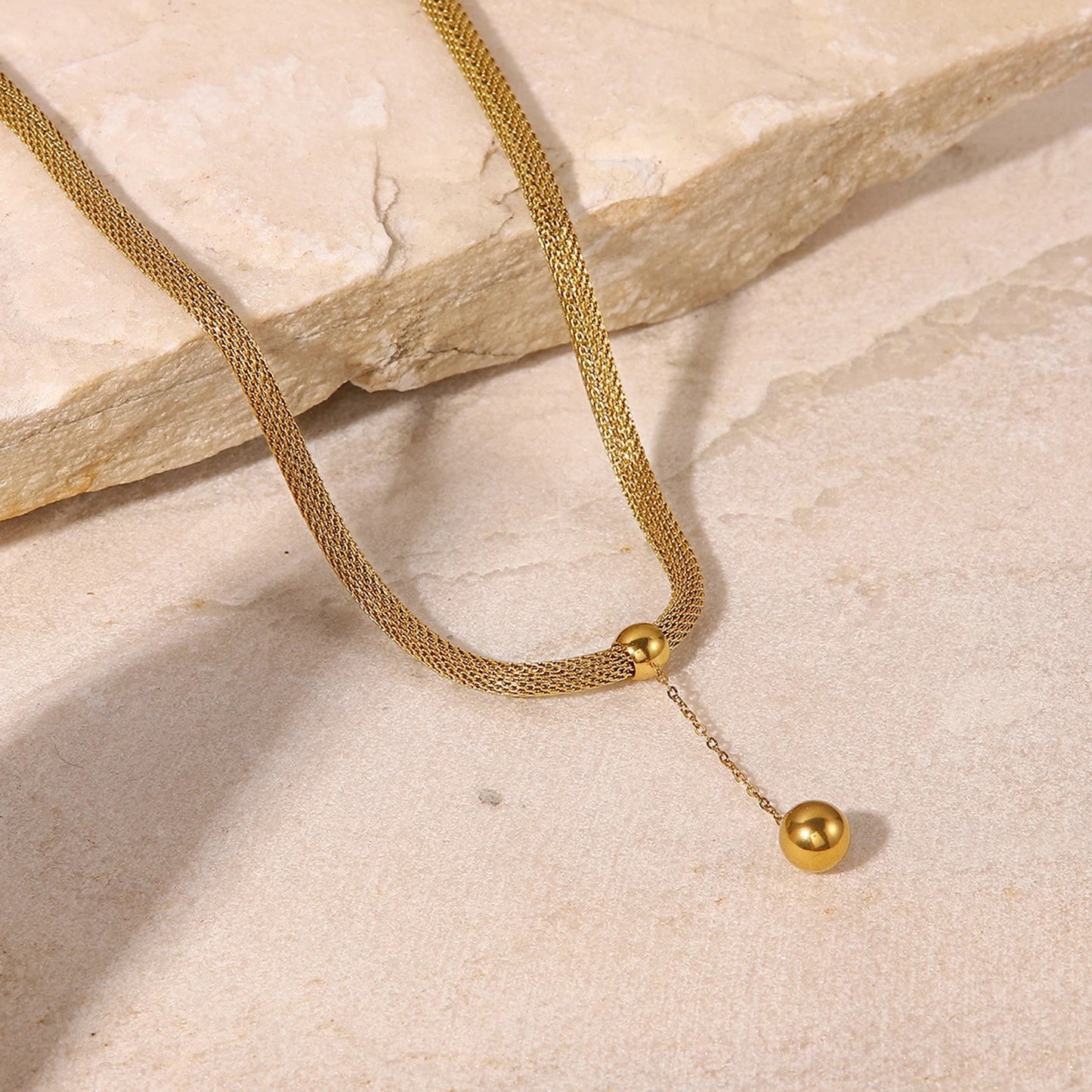 Drop round beads necklace